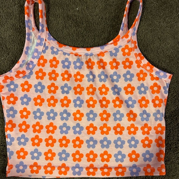 SHEIN Crop Top - Picture 2 of 3